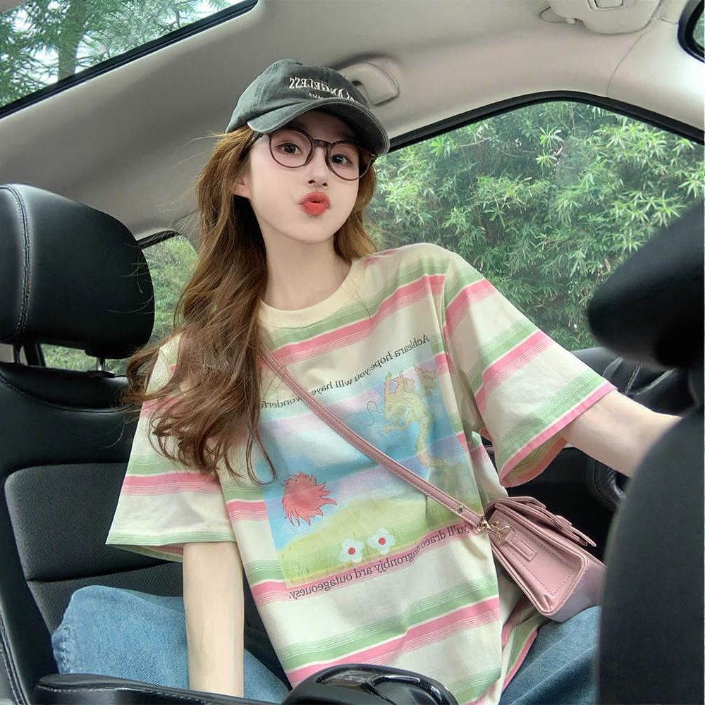 출산 착용 여름 디자인 센스 색상 스트라이프 반팔 티셔츠 2026 새로운 여름 루즈핏 연령 감소 패션 맨위