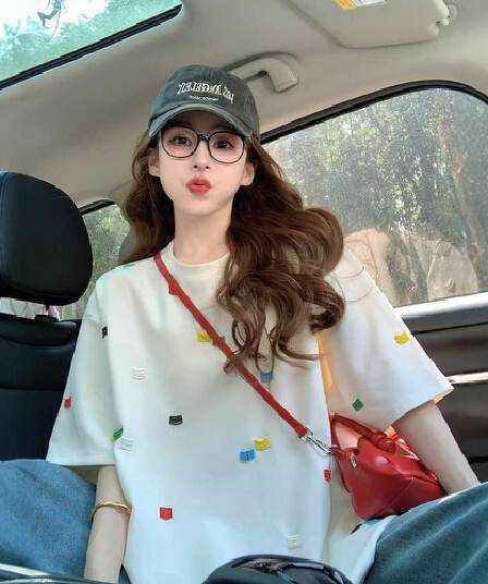 임산부 여름 드레스 반팔 티셔츠 2026 새로운 여름 작은 대중 디자인 센스 아메리칸 루즈핏 빅 사이즈 출산 착용 맨위