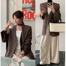 批发实拍 西装大衣<b class='q'>女</b>春季2026年新款高级感<b class='q'>外套</b>小个子赫本风