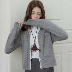 批发休闲气质灰色蝴蝶绣花短开衫2025<b class='q'>秋</b>女软糯花型扣毛衣外套