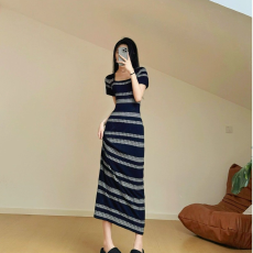 批发时尚小个子复古撞色<b class='q'>条纹</b>短袖连衣裙夏季设计感修身显瘦包臀<b class='q'>长裙</b>子