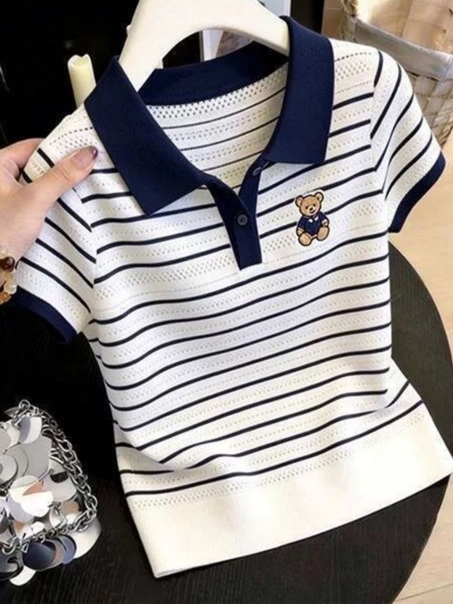 한 부서 배색 스트라이프 작은 곰 자수 POLO 칼라 반팔 여성 봄 여름 새로운 니트 맨위