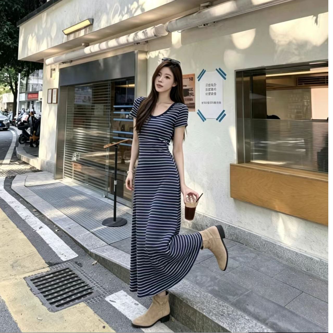 프랑스식 레트로 V넥 스트라이프 반팔 드레스 여성 의류 2026 여름 새로운 품격 슬림해 보이는 타이트 스커트 한 마디 롱 스커트