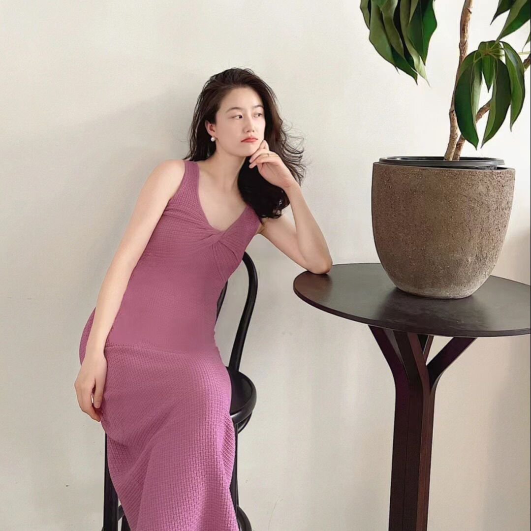 프랑스식 레트로 비틀림 니트 V넥 드레스 여름 해변가 휴가 우아함 질감 센스 몸매 가꾸기 슬림해 보이는 롱 스커트