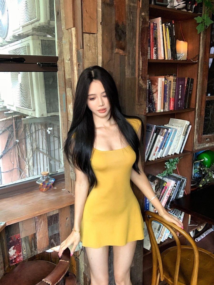 순수한 욕망 바람 황색 민소매 여성 드레스 여름 뒤로 홀로우 아웃 허리 수축 핫걸 몸매 가꾸기 미니 스커트