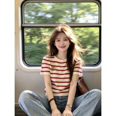 批发自留款推荐~时尚条纹短袖<b class='q'>针织衫</b>女新款小众百搭减龄上衣