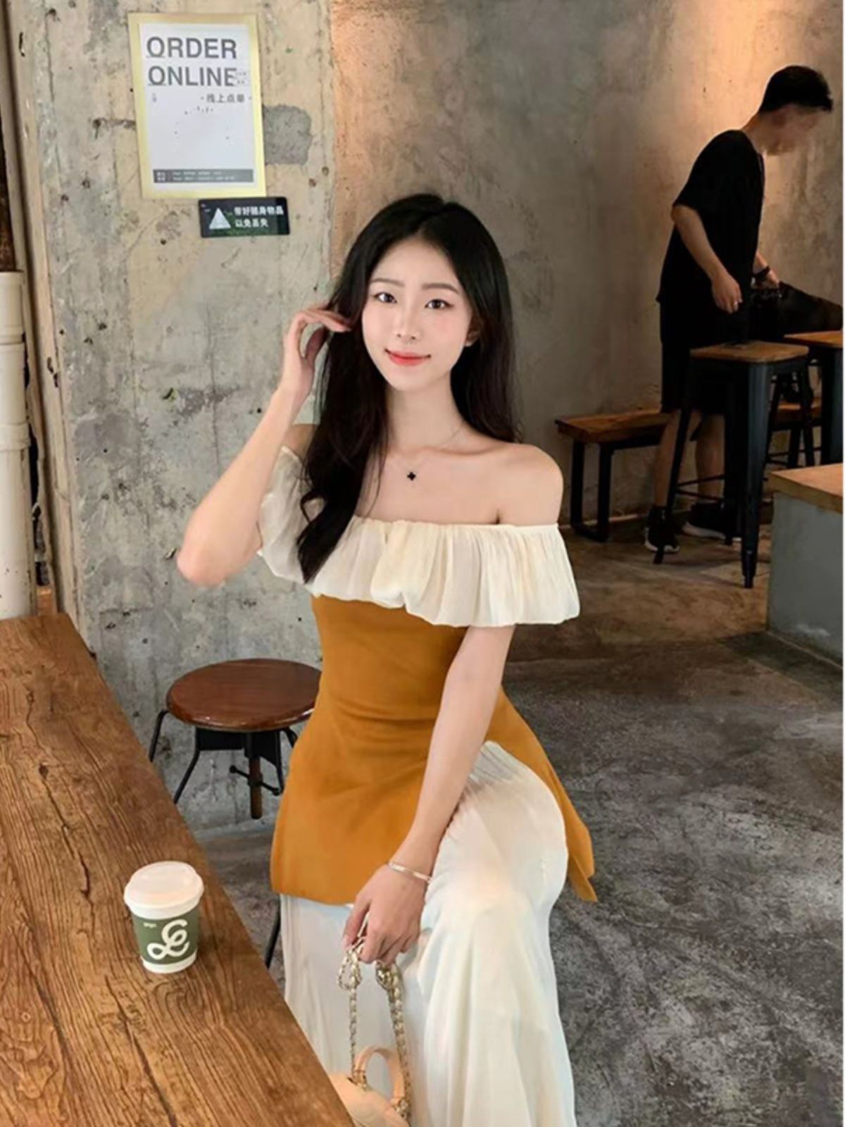 프랑스식 오프숄더 프릴 패치워크 니트 조끼 여성 외출용 새로운 몸매 가꾸기 오프숄더 트임 맨위