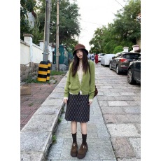 批发套装女2025秋冬<b class='q'>新款</b>复古绿色假两件v领毛衣开衫外套格纹<b class='q'>半身裙</b>潮