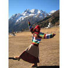 批发云南大理川西新疆草原旅游穿搭女彩色多巴胺毛衣民族风半身<b class='q'>裙</b>套装