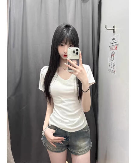 한 부서 품격 V넥 긍정적 인 어깨 반팔 티셔츠 여성 여름 2026 새로운 기초 다용도 몸매 가꾸기 슬림해 보이는 허리 수축 맨위