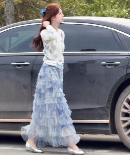 파란색 망사 케이크 반신 스커트 여성 가을과 겨울 다중 레이어 프릴 퍼프 스커트 슬림해 보이는 연령 감소 디자인 센스 롱 스커트