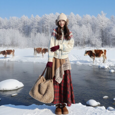 批发新疆东北雪地穿搭针织连衣裙女秋<b class='q'>冬</b>季2026新款巨好看的一整套深<b class='q'>冬</b>