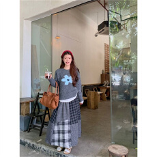 批发小个子<b class='q'>甜美</b>套装女秋冬新款灰色花朵提花圆领毛衣格纹拼接半身裙