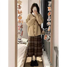 批发时尚套装女麻花外套针织小众加厚慵懒风宽松开衫搭配格子裙两件套