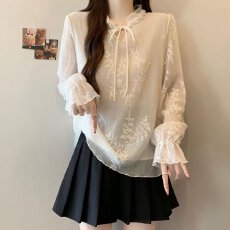 批发温柔风气质喇叭袖蕾丝衫女秋冬2026新款甜美百搭显瘦荷叶领<b class='q'>打底衫</b>