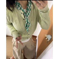 批发2025新款法式绿色圆领<b class='q'>针织</b>开<b class='q'>衫</b>外套女修身短款小个子洋气别致上衣