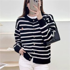 批发2025网红爆款秋季<b class='q'>套装</b>圆领开衫条纹针织绣花小马毛衣百搭气质穿搭