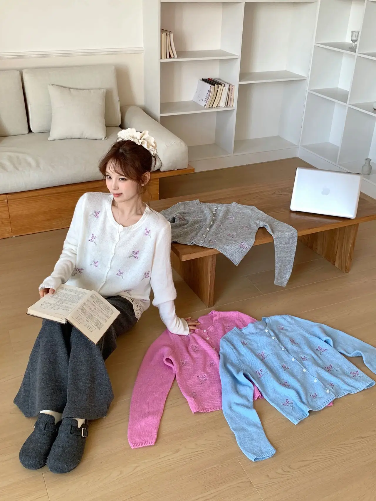 자수 라운드넥 가디건 상세 이미지 1