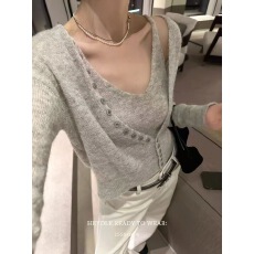 批发黑豆哼哼 温柔具象化微闪绵羊毛多扣v领针织开衫<b class='q'>背心</b>上衣套装女