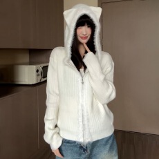 批发白色奶fufu猫耳朵浣熊绒毛衣外套女秋冬季外搭超好看拉链针织开衫