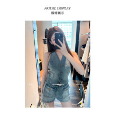 批发地球店港风复古高级感天丝牛仔马甲上衣女夏时髦洋气修身v领背心