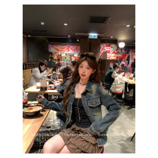 批发HuoHuo 腔调丹宁 2026春夏新款女<b class='q'>短</b>款复古港风翻领水洗牛仔外套