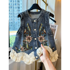批发法式优雅复古重工刺绣牛仔马甲女圆领木耳边单排扣植物花卉上衣