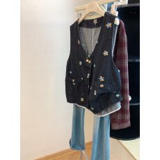 批发黑色复古花朵刺绣重工牛仔马甲女春季穿搭坎肩叠穿无袖上衣小个子