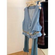 批发浅蓝色复古重工花朵刺绣V领牛仔马甲女时髦洋气外穿坎肩叠穿上衣