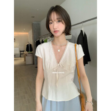 批发韩系ins温柔仙女花边V领衬衫女2025夏季<b class='q'>甜美</b>小飞袖小衫短