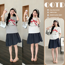 批发实拍有货 2026年夏季新款白色<b class='q'>T</b><b class='q'>恤</b>卡通印花短袖+蓝色半身裙两件套