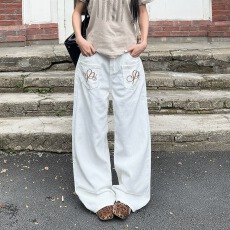 批发美式复古刺绣水洗弯刀<b class='q'>牛仔裤</b>设计感直筒宽松休闲阔腿百搭<b class='q'>牛仔裤</b>子