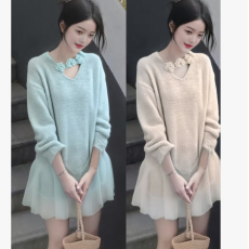批发立体花朵挂脖V领针织毛衣<b class='q'>春</b>秋大码高级感网纱拼接孕妇上衣