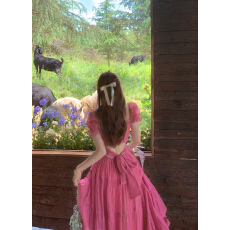 批发甜美风超仙玫红色显白减龄<b class='q'>连衣裙</b>女夏季新款氛围感度假风露背长裙