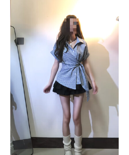 디자인 센스 POLO 칼라 불규칙 셔츠 스트랩 허리 수축 슬림해 보이는 맨위 퍼프 꽃밭 반신 미니 스커트 세트