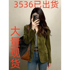 批发2026新款今年流行爆款小香风<b class='q'>短款</b>军绿色法式麂皮西装外套女款春季