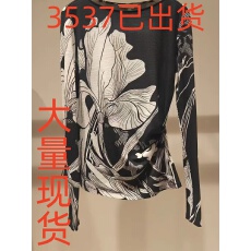 批发2026早春印花长袖上衣女<b class='q'>宽松</b>圆领休闲风内搭休闲复古系带针织衫