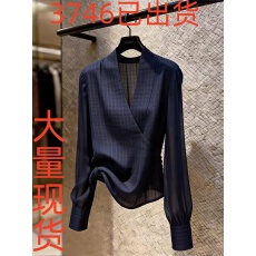 批发欧洲站时尚松弛风藏蓝色V领长袖2026年<b class='q'>春</b>季新款时尚百搭减龄上衣
