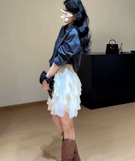2026 새로운 부드러운 바람 miu 부서 화이트 반신 스커트 아이들 가을 겨울철 작은 키 불규칙 케이크 미니 스커트