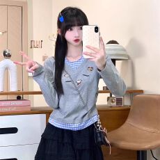 批发2025新款小众设计感假两件挂脖长袖T恤女冬季可爱<b class='q'>刺绣</b>修身短<b class='q'>上衣</b>