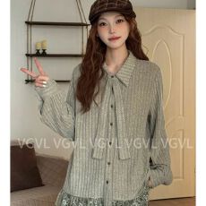 批发复古风蕾丝拼接条纹<b class='q'>衬衫</b>女今年流行新款长袖宽松显瘦设计感上衣潮