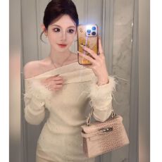 批发慕斯羊绒）一字肩<b class='q'>白色</b>烫钻女秋冬毛衣纯欲绝美修身内搭打底衫上衣