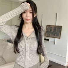 批发原版磨毛面料 长袖辣妹针织衫女秋季别致褶皱修身显瘦不规则上衣