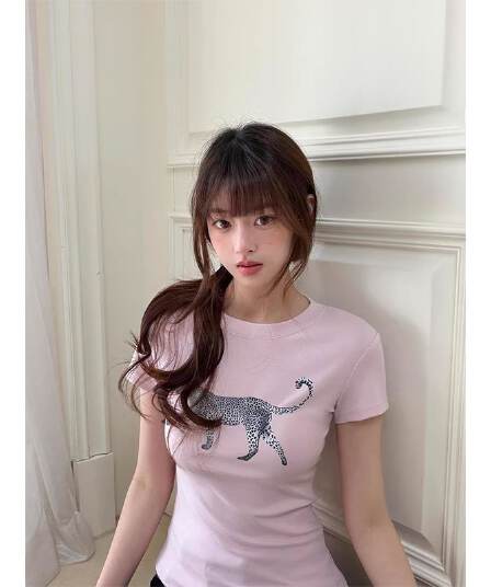 캐주얼 바람 핫걸 표범 프린트 미니멀리즘 다용도 라운드 넥 여름 새로운 몸매 가꾸기 슬림해 보이는 반팔 티셔츠 ins 맨위