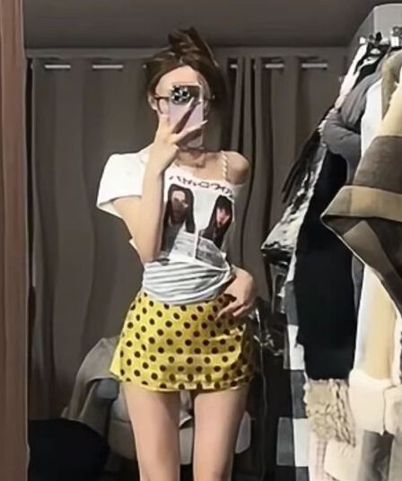 섹시함 바람 핫걸 ins 초상화 프린트 티셔츠 여성 여름 새로운 화이트 투피스 세트 쇼트 스타일 순수한 욕망 슬림해 보이는 맨위
