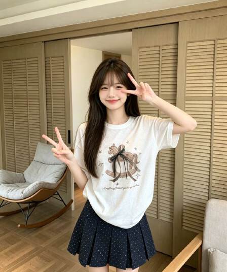 라이 경기 서울 눈꽃 달콤함 나비 매듭 트로이 목마 프린트 반팔 티셔츠 여름 루즈핏 슬림해 보이는 화이트 소녀 맨위