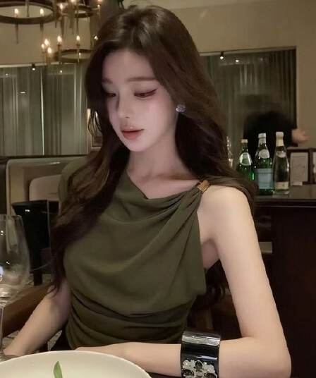 모달 260 그램 고유 한 비틀림 금속 버클 오프숄더 반팔 티셔츠 여성 작은 대중 디자인 센스 맨위