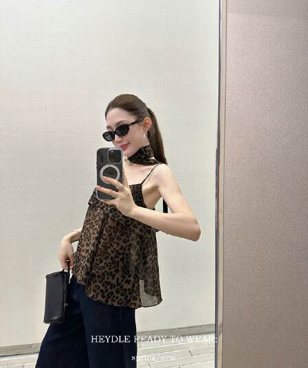 레오파드 무늬 핫걸 세련된 분위기 센스 슬림해 보이는 행침 목 리본 슬립 여성 여름 섹시함 민소매 허리 수축 맨위 조끼