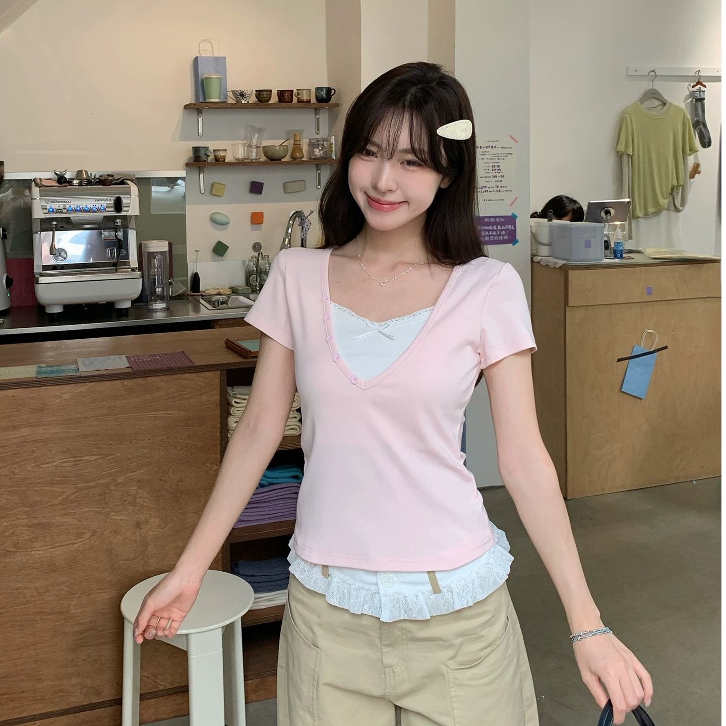 2026 여름 새로운 핑크색 패치워크 페이크 레이어드 레이스 반팔 티셔츠 여성 한 부서 착용 가져 가라. 고유 한 아름다운 맨위