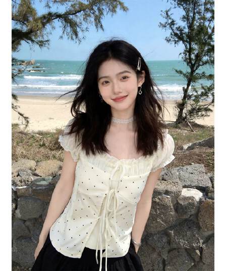 부드러운 바람 디자인 센스 살구 색상 페이크 레이어드 스트랩 여성 2026 여름 새로운 프랑스식 품격 작은 대중 다용도 맨위
